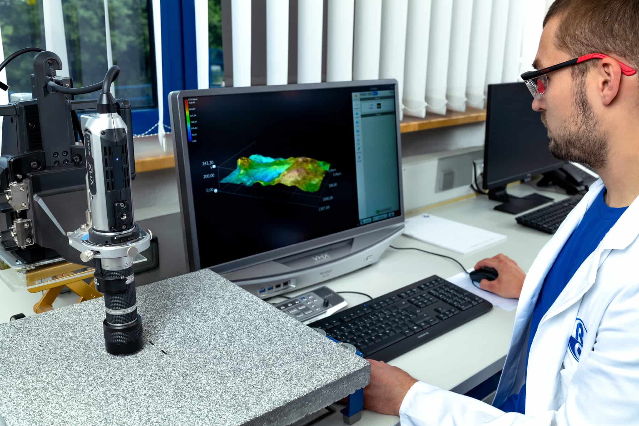 Qualitätsüberwachung mit modernem Digital-Mikroskop